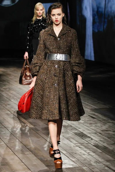 Look 25